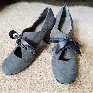 Size 7 Women’s Gray Aerosoles Minor Role Pumps